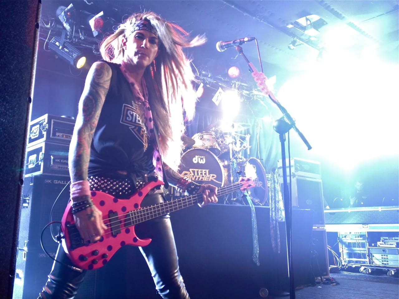 Steel Panther - Lexxi Foxx - 18.03.2012 - Foto: Carsten Dobschat